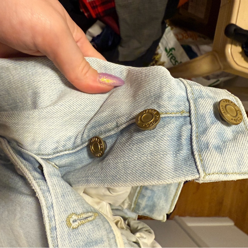 Men’s Fear of God light wash jean - Picture 4 of 5